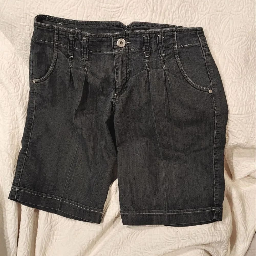 Pleated Denim Mid Rise Bermuda Shorts - Picture 3 of 8